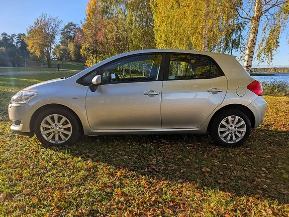Toyota Auris 2007 photo 2