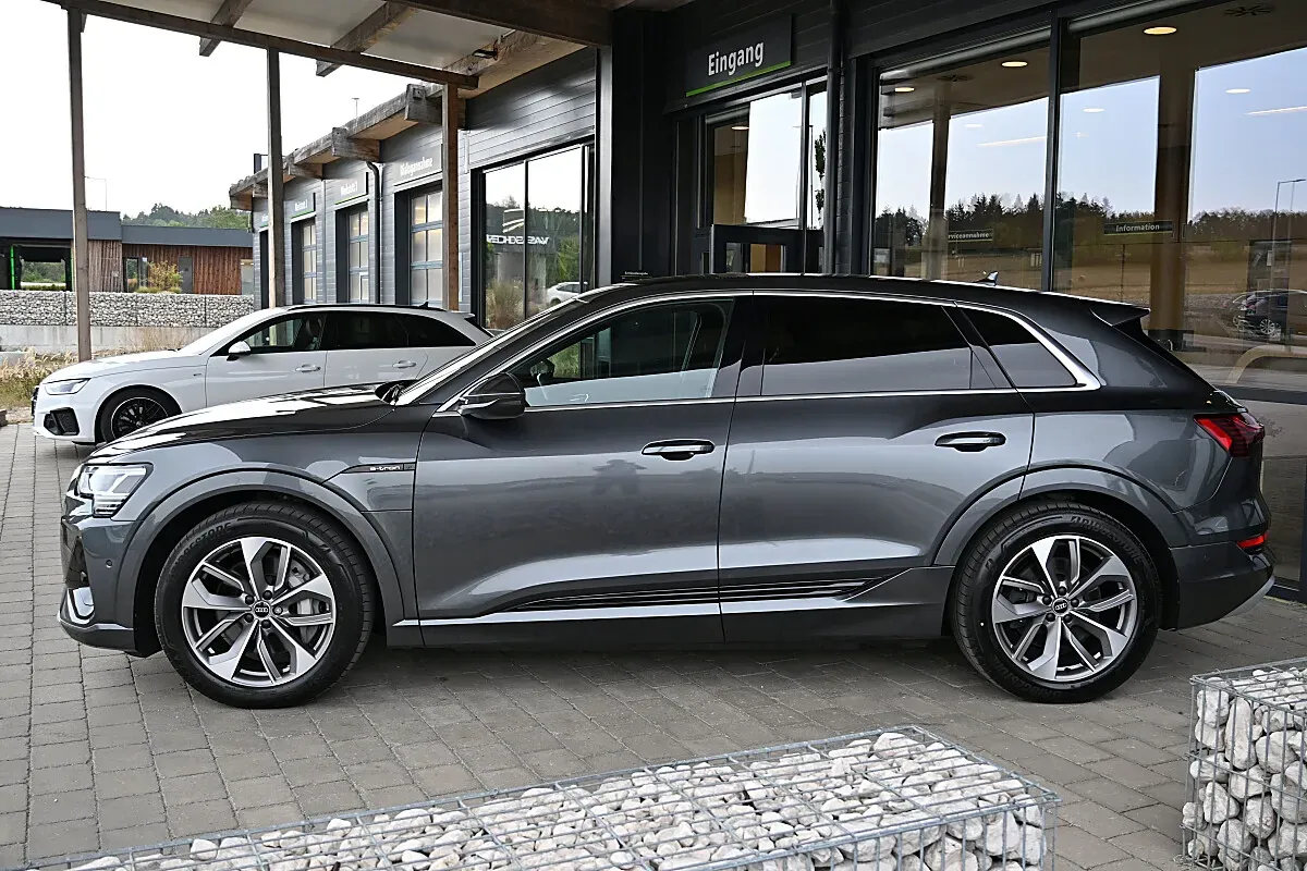 Audi E-Tron 2022 photo 2