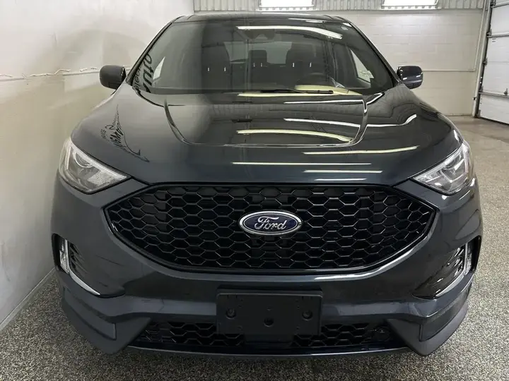 Ford Edge 2023 photo 2