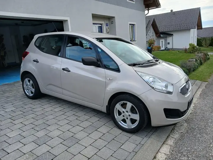 Kia Venga 2011 photo 3