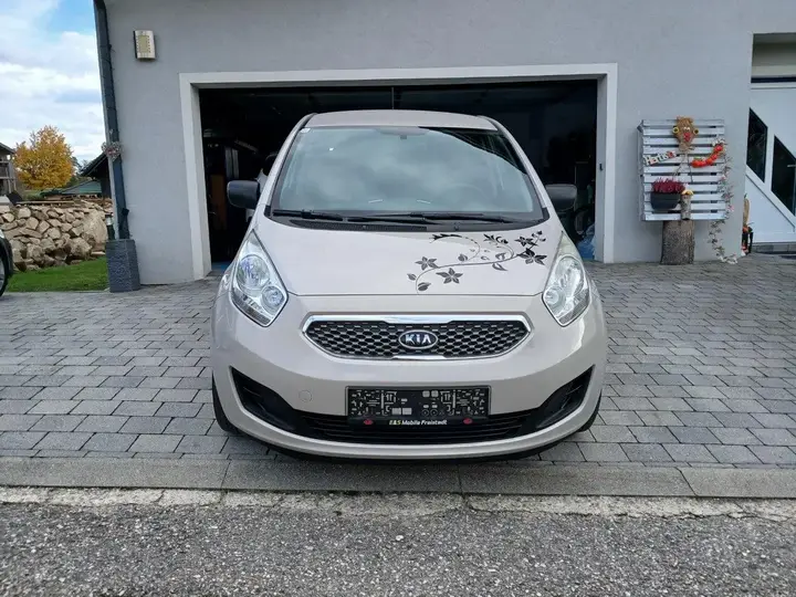 Kia Venga 2011 photo 2