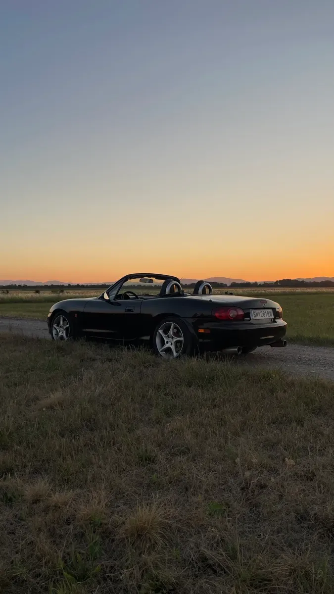 Mazda Mx-5 2002 photo 2