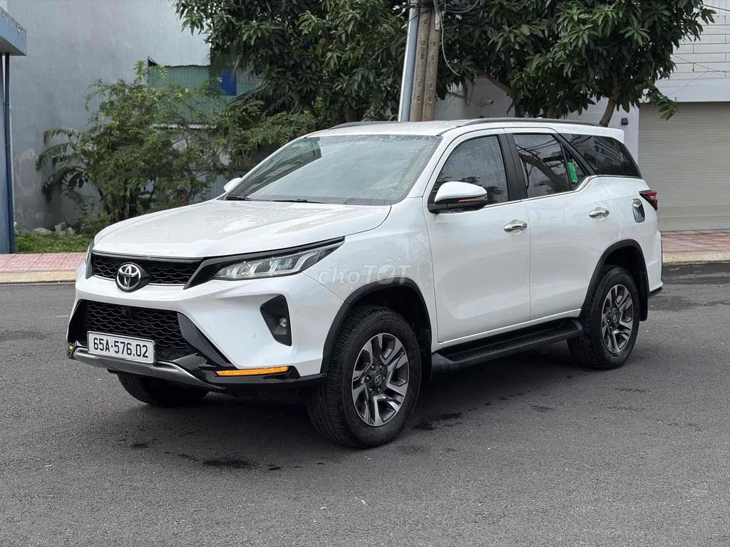 Toyota Fortuner 2022 photo 2