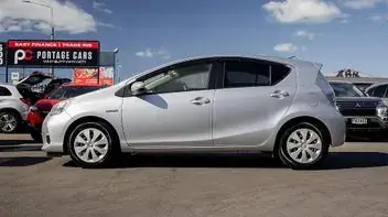 Toyota Aqua 2014 photo 4