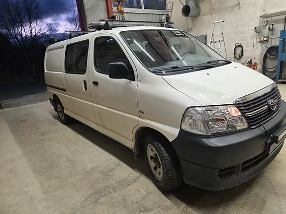 Toyota Hiace 2010 photo 3