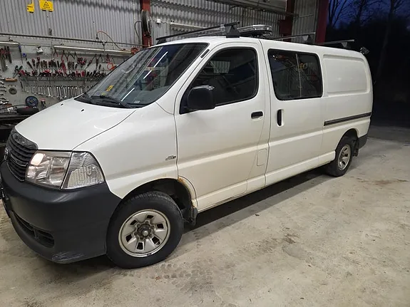 Toyota Hiace 2010 photo 2