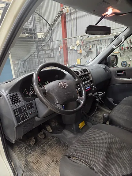 Toyota Hiace 2010 photo 5