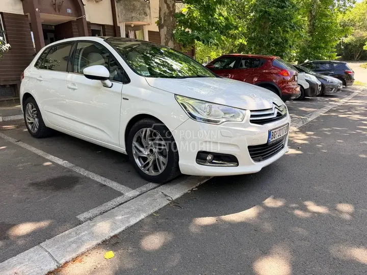 Citroen C4 2012 photo 2