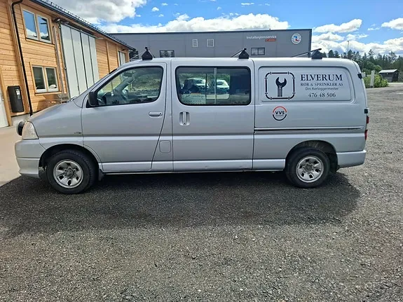 Toyota Hiace 2010 photo 5