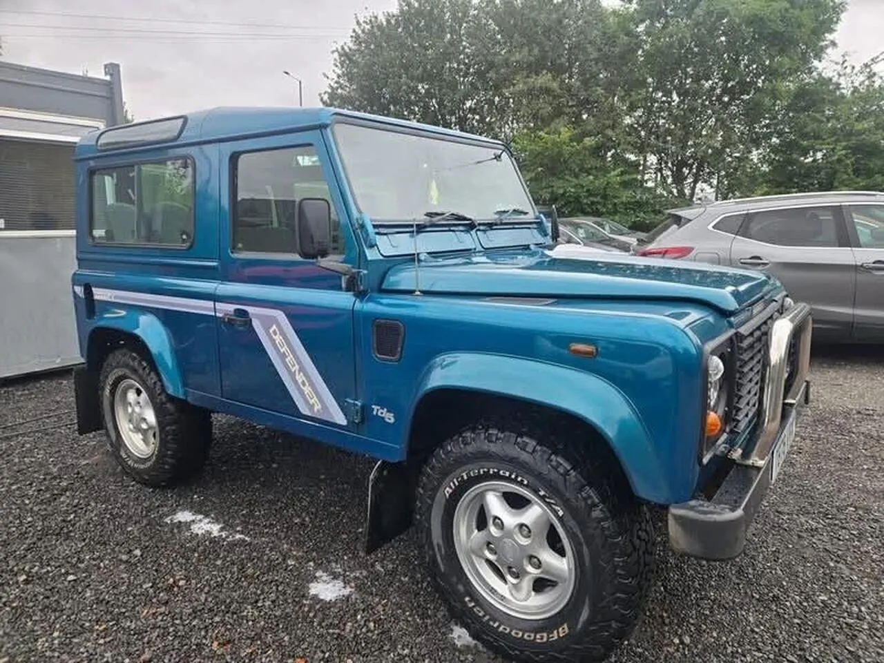 Land Rover Defender 90 1999 photo 2