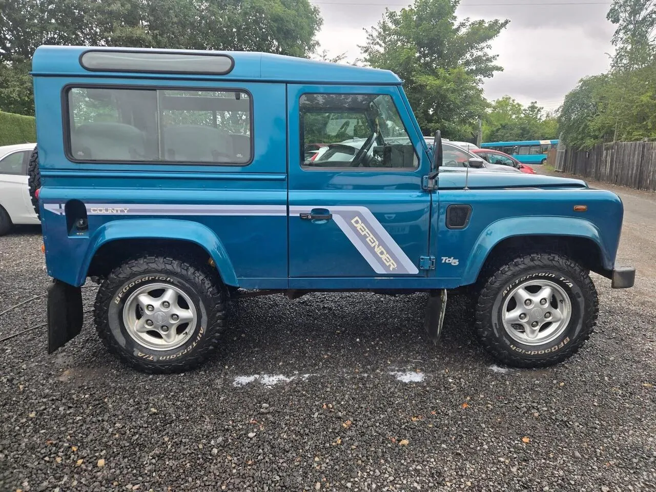 Land Rover Defender 90 1999 photo 4