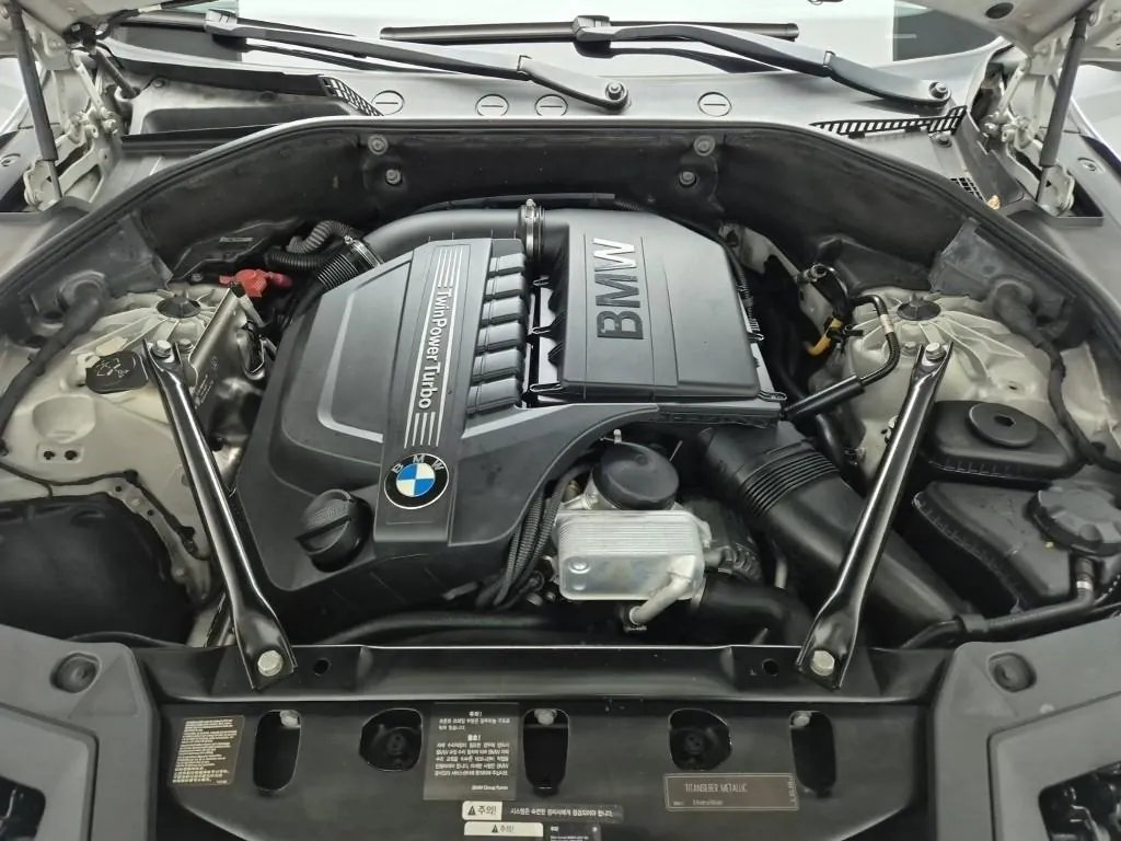 BMW 5 Series Gran Turismo 2011 photo 5