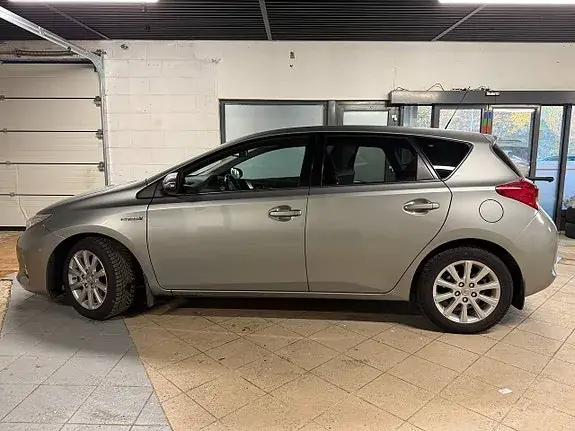 Toyota Auris 2013 photo 2
