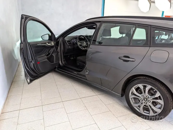 Ford Focus 2023 photo 4