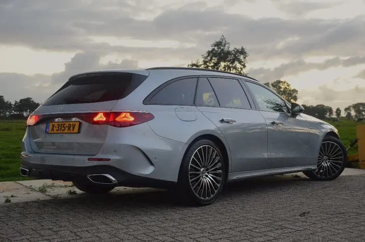 Mercedes-Benz E-Class 2024 photo 2