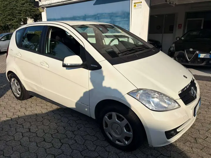 Mercedes-Benz A 180 2011 photo 3
