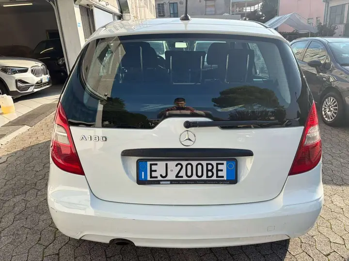 Mercedes-Benz A 180 2011 photo 5