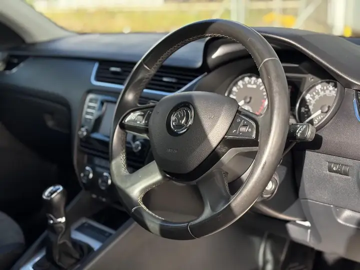 Skoda Octavia 2014 photo 3