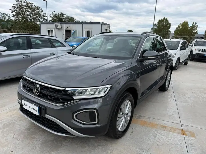 Volkswagen T-Roc 2022 photo 2