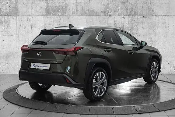 Lexus Ux300E 2026 photo 5