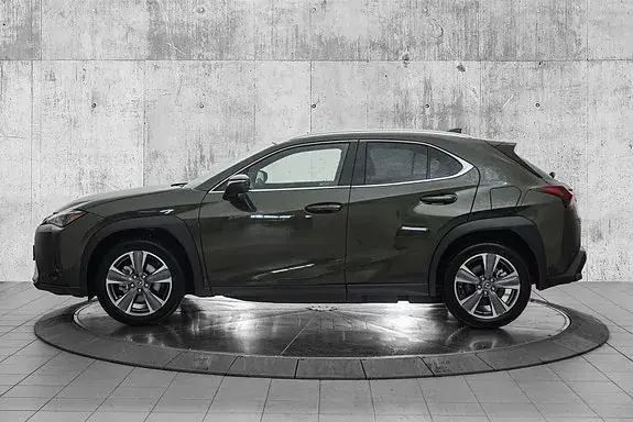 Lexus Ux300E 2026 photo 2