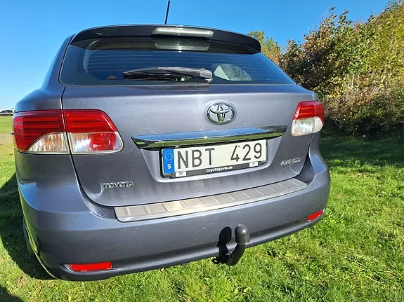 Toyota Avensis 2012 photo 2