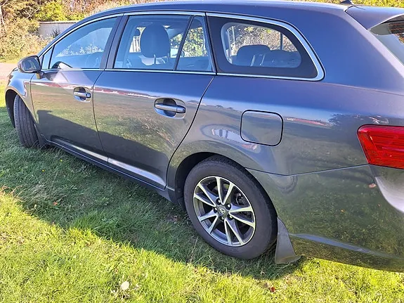 Toyota Avensis 2012 photo 3