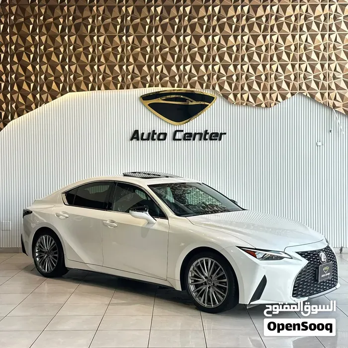 Lexus Is 350 2023 photo 2