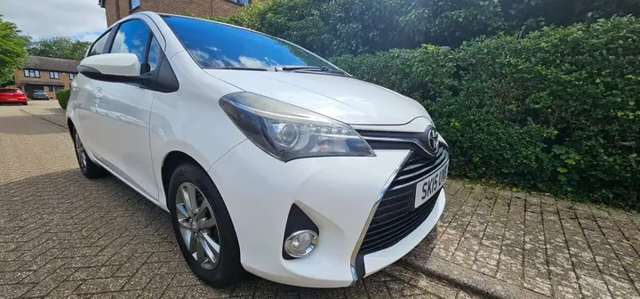 Toyota Yaris 2015 photo 3