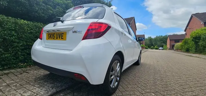 Toyota Yaris 2015 photo 4