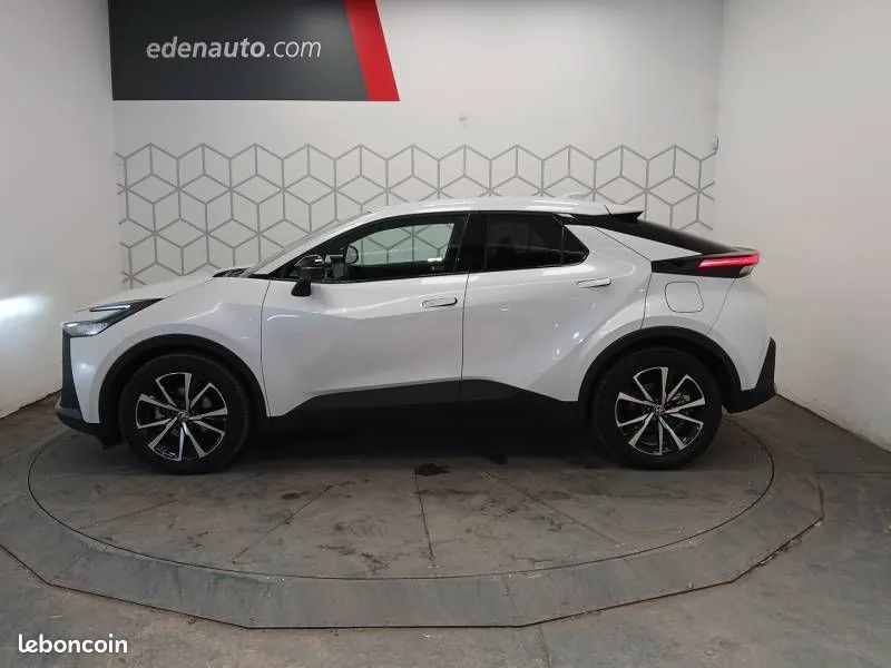 Toyota C-Hr 2025 photo 2