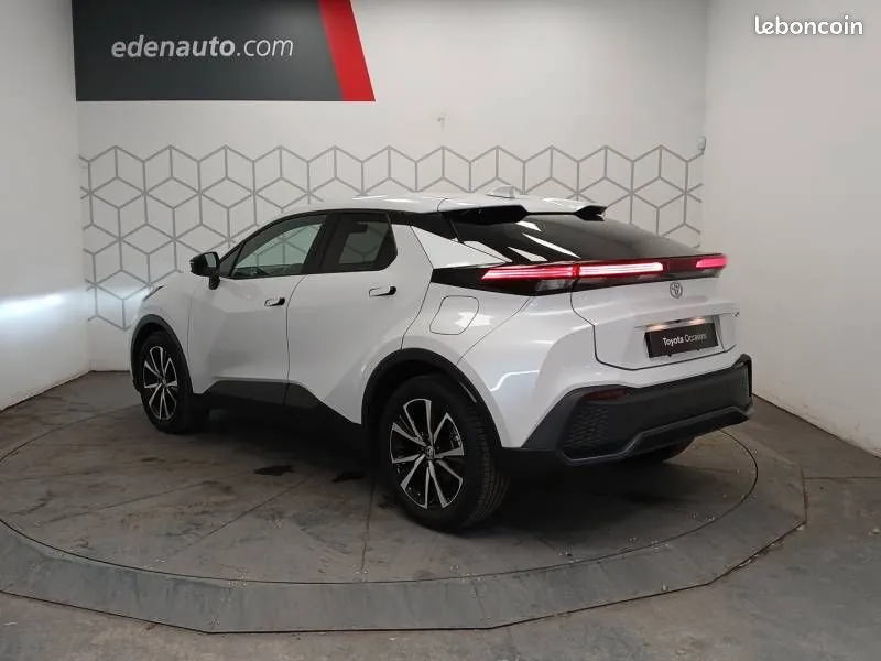 Toyota C-Hr 2025 photo 3