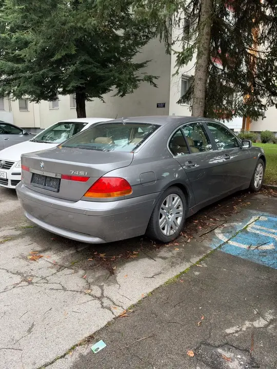 BMW 745I