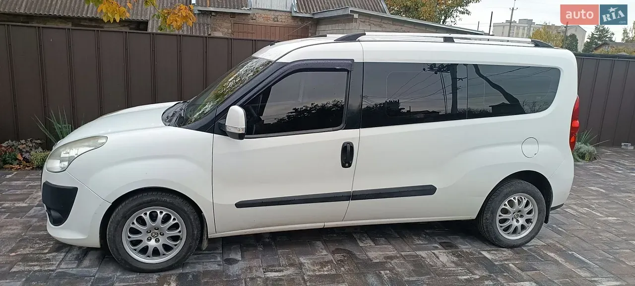 Fiat Doblo 2011 photo 2