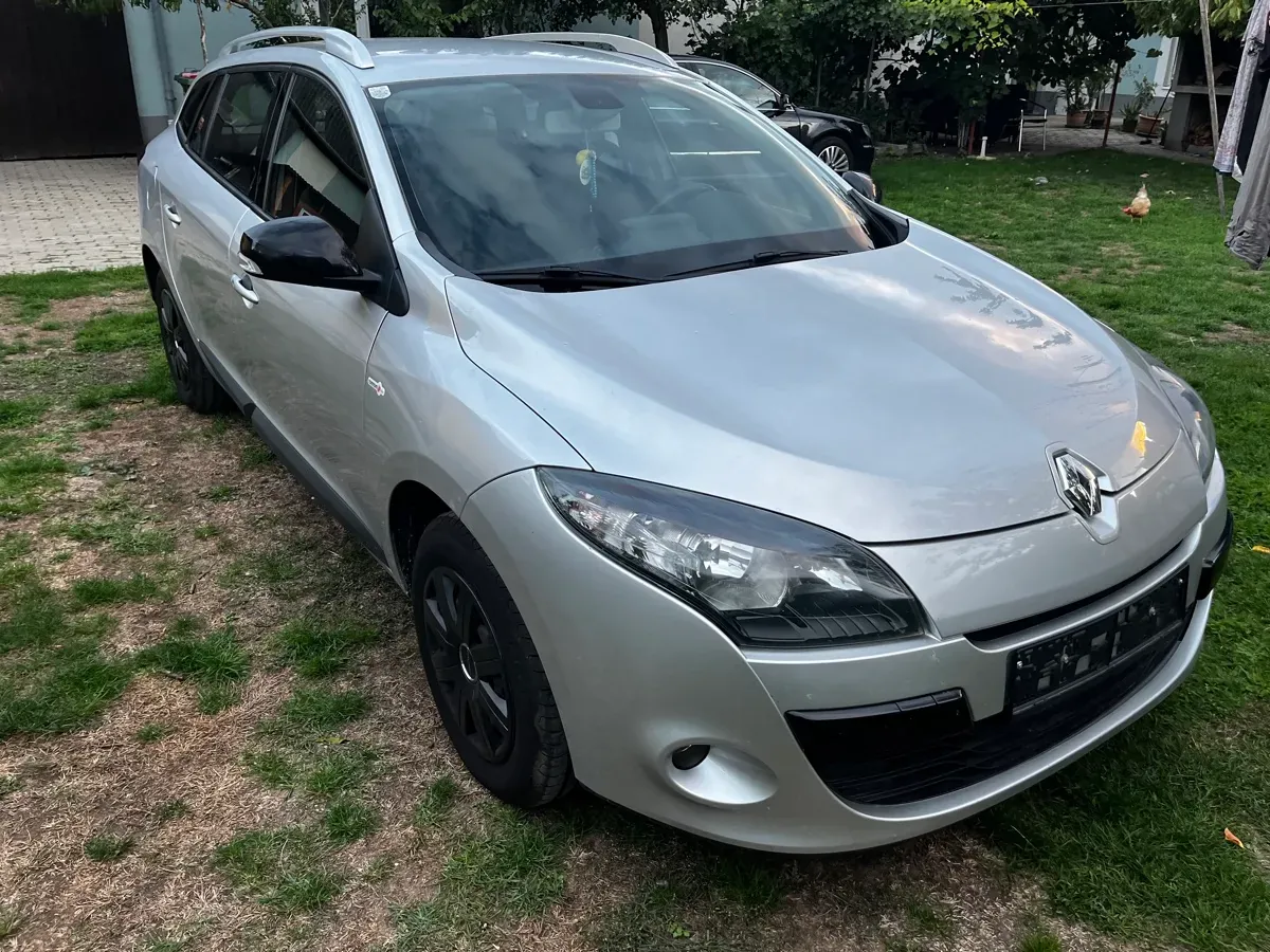 Renault Megane 2011 photo 2