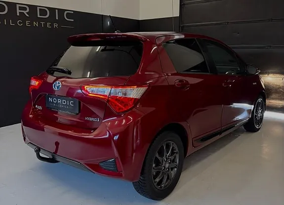 Toyota Yaris 2017 photo 2