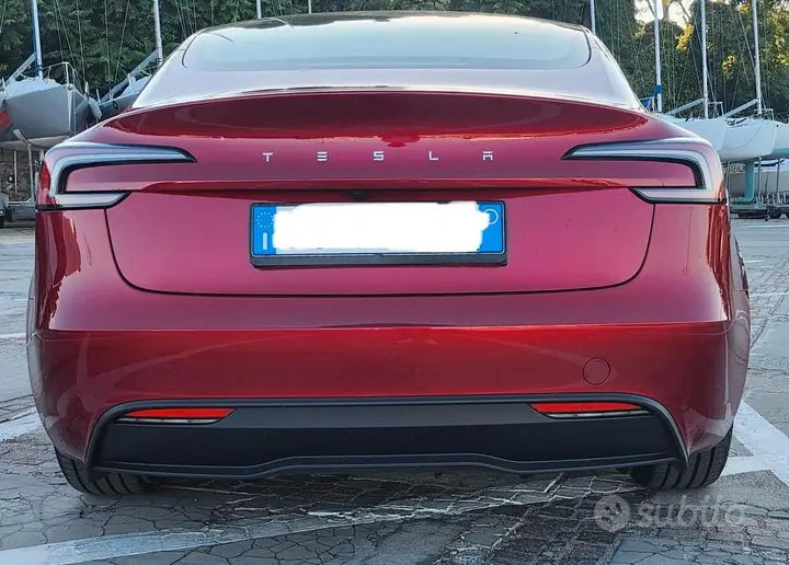 Tesla Model 3 2024 photo 3