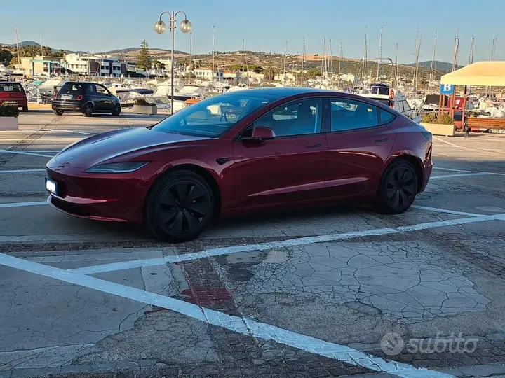 Tesla Model 3 2024 photo 2