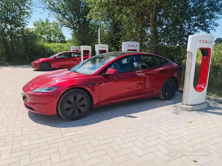 Tesla Model 3 2024 photo 4