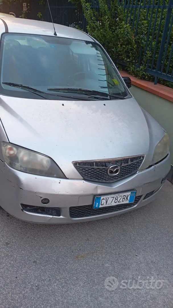 Mazda Mazda2 2005 photo 2
