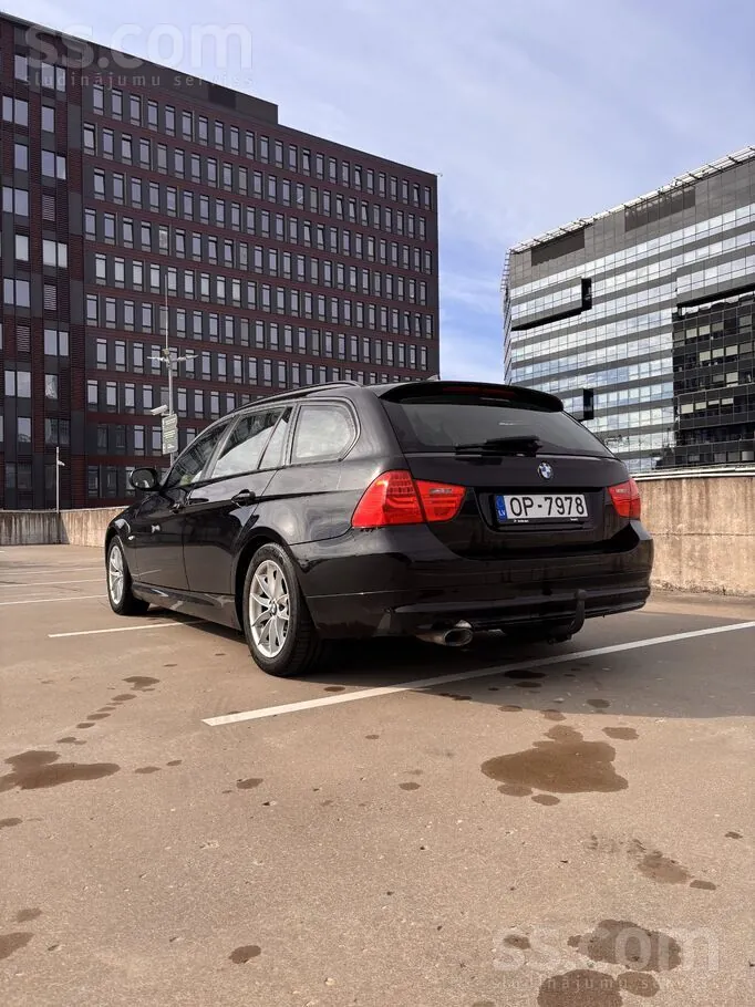 BMW 320D 2011 photo 2