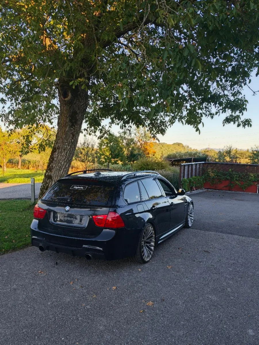 BMW 320D Touring 2009 photo 3