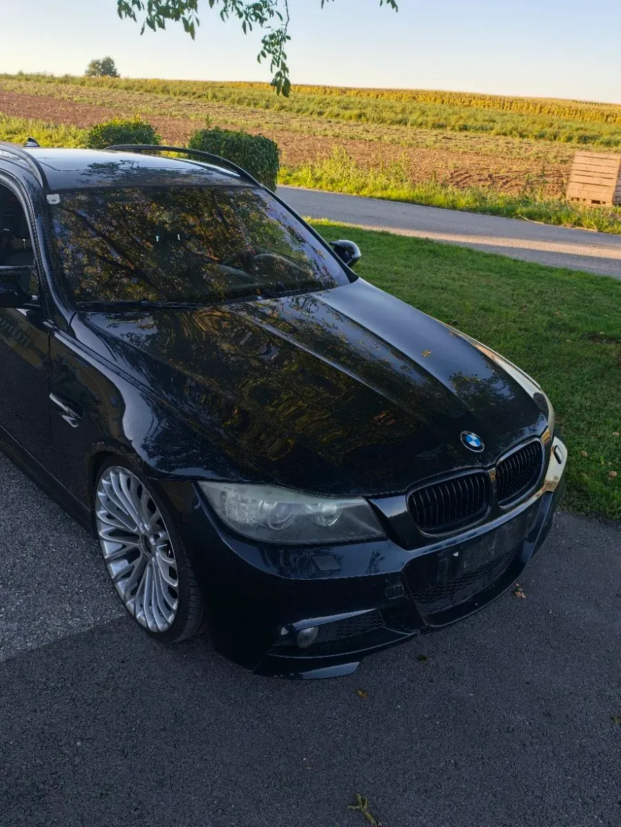 BMW 320D Touring 2009 photo 2