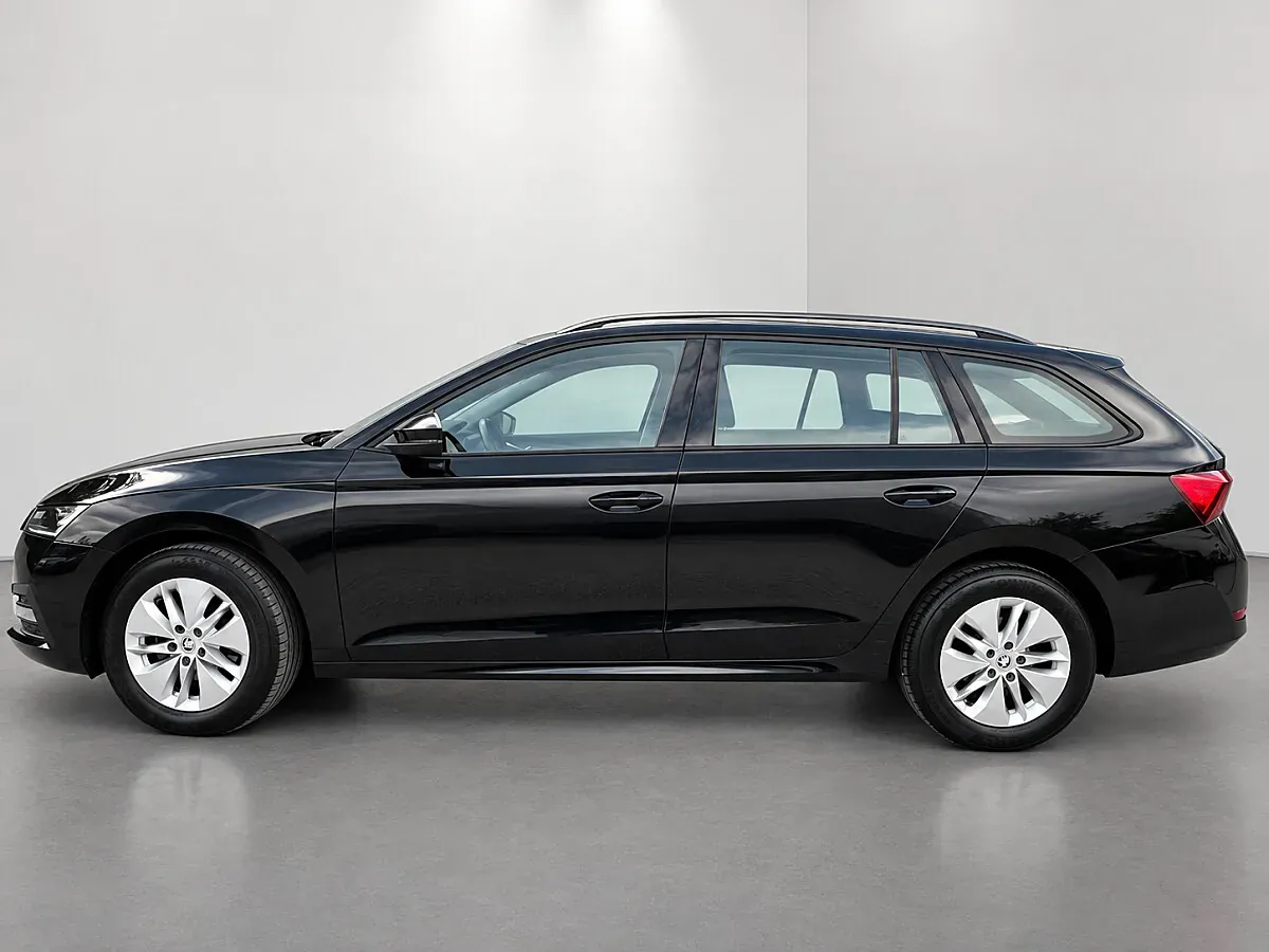 Skoda Octavia 2023 photo 2