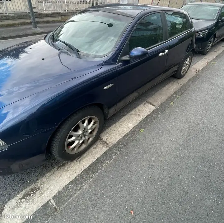 Alfa Romeo 147 2005 photo 2