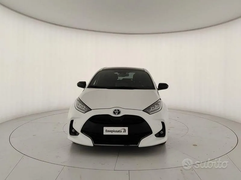 Toyota Yaris 2021 photo 2
