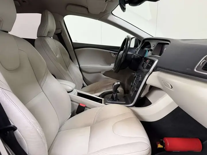 Volvo V40 2018 photo 2