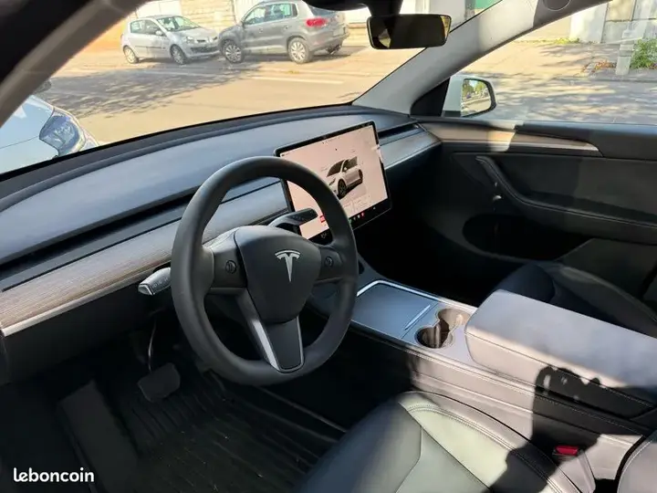Tesla Model Y 2024 photo 3
