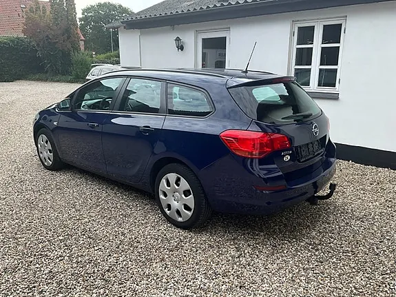 Opel Astra 2011 photo 5