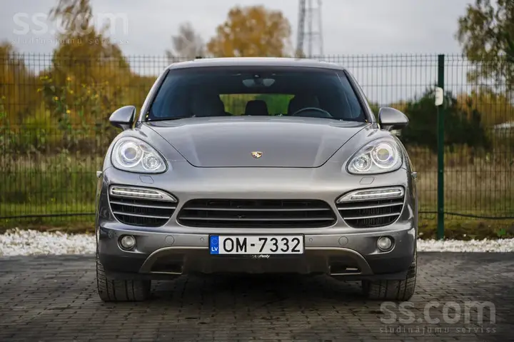 Porsche Cayenne 2012 photo 2